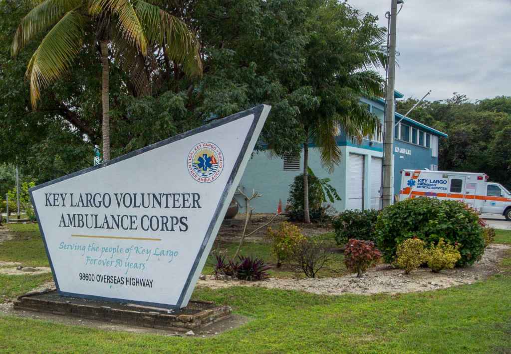 A sign that says " cargo volunteer ambulance corps ".